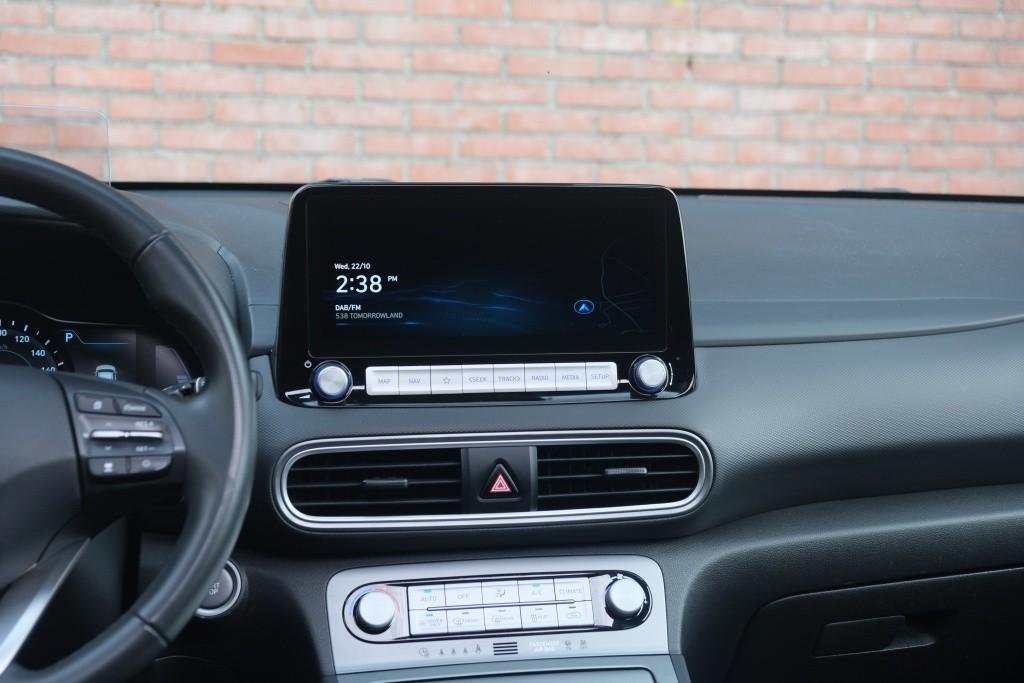 Hyundai KONA EV 64 kWh 204pk Fashion | SOH 100% | Navi | App Connect | Climate | Adaptive Cruise | Schuif-/kanteldak | Head-up Display | Camera | Keyless afbeelding 16