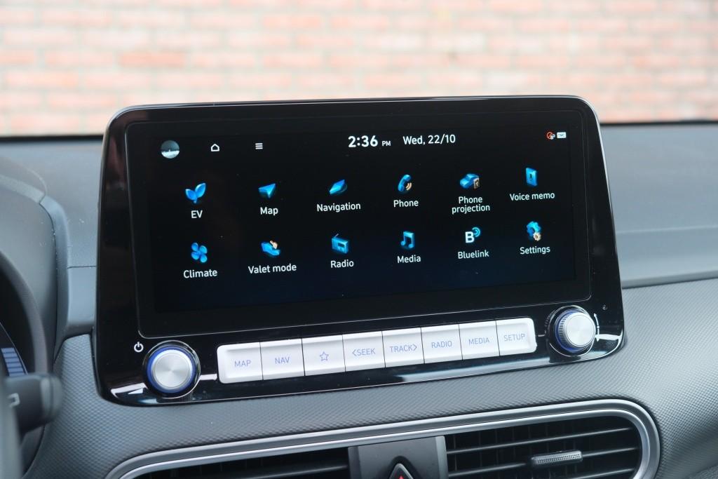 Hyundai KONA EV 64 kWh 204pk Fashion | SOH 100% | Navi | App Connect | Climate | Adaptive Cruise | Schuif-/kanteldak | Head-up Display | Camera | Keyless afbeelding 18