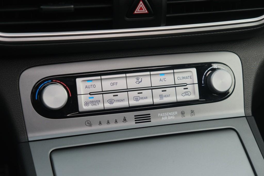 Hyundai KONA EV 64 kWh 204pk Fashion | SOH 100% | Navi | App Connect | Climate | Adaptive Cruise | Schuif-/kanteldak | Head-up Display | Camera | Keyless afbeelding 24