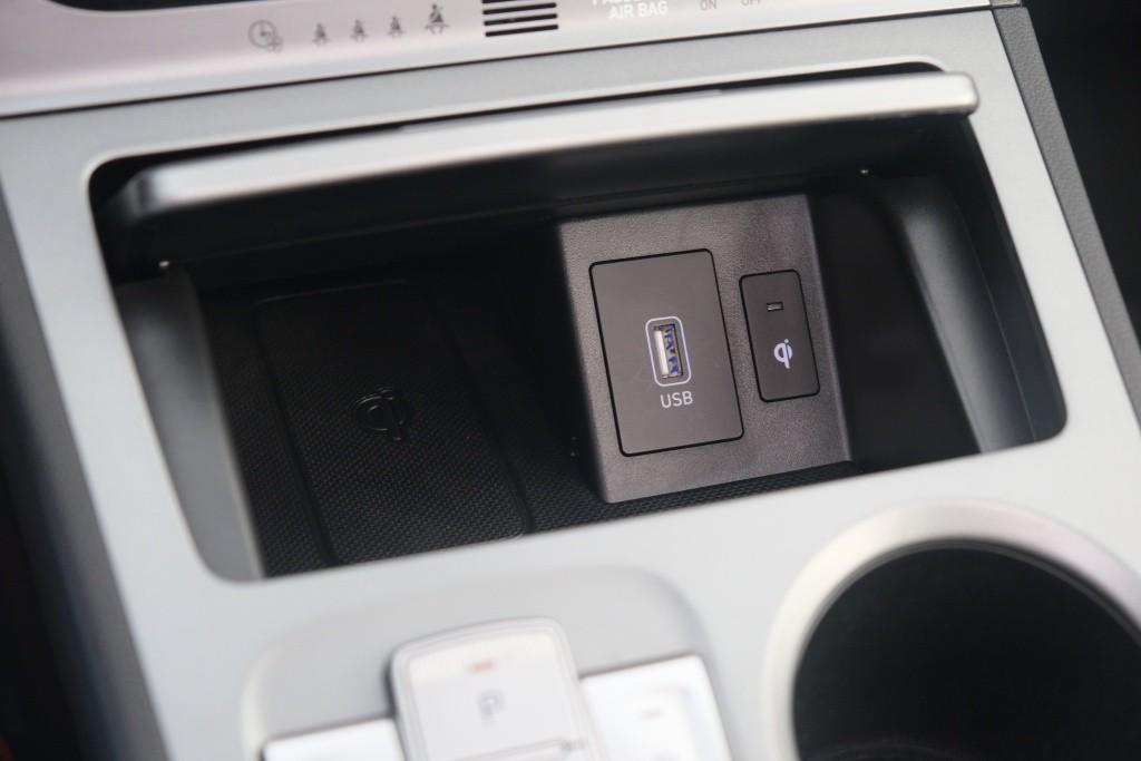 Hyundai KONA EV 64 kWh 204pk Fashion | SOH 100% | Navi | App Connect | Climate | Adaptive Cruise | Schuif-/kanteldak | Head-up Display | Camera | Keyless afbeelding 25