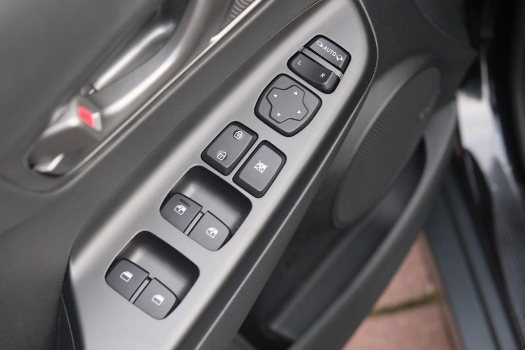 Hyundai KONA EV 64 kWh 204pk Fashion | SOH 100% | Navi | App Connect | Climate | Adaptive Cruise | Schuif-/kanteldak | Head-up Display | Camera | Keyless afbeelding 28