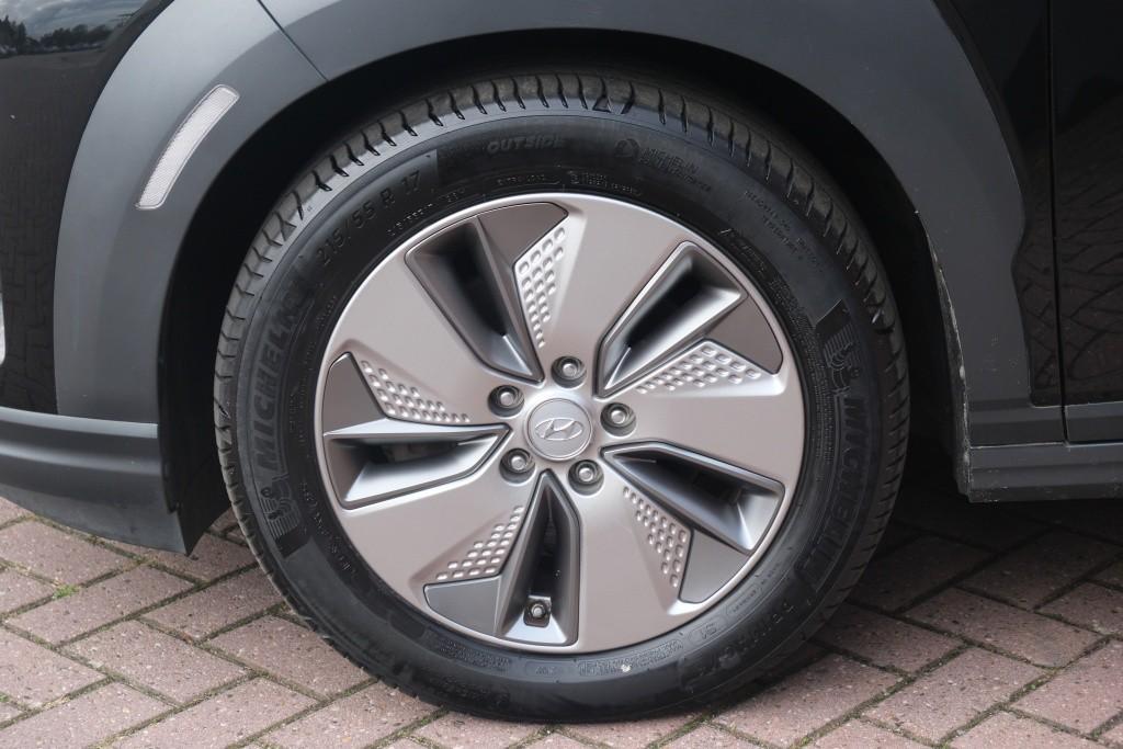 Hyundai KONA EV 64 kWh 204pk Fashion | SOH 100% | Navi | App Connect | Climate | Adaptive Cruise | Schuif-/kanteldak | Head-up Display | Camera | Keyless afbeelding 32