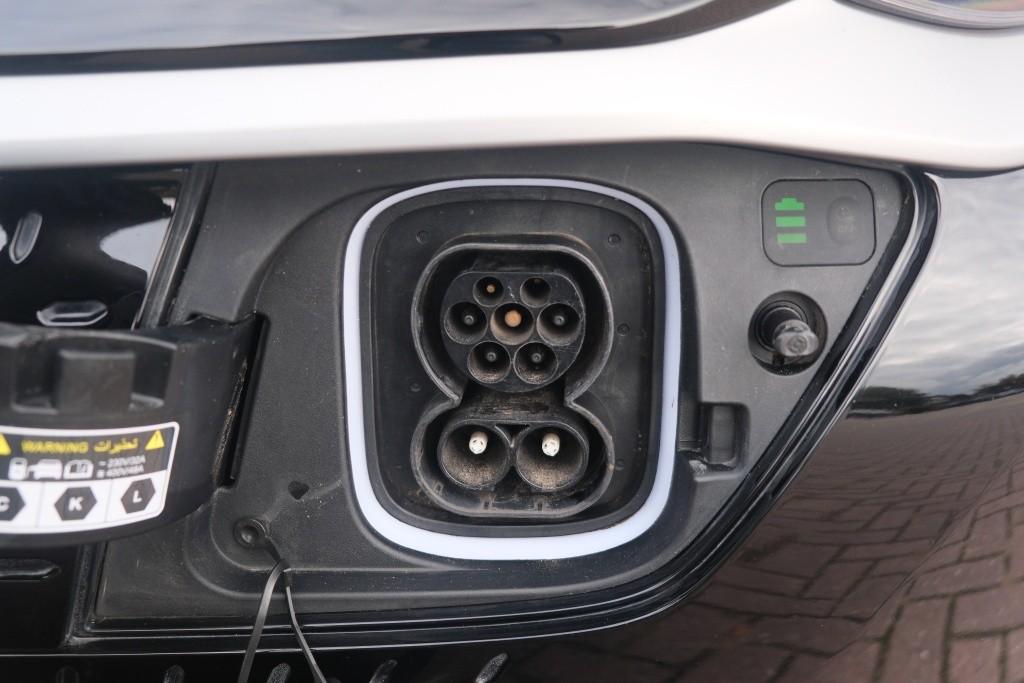 Hyundai KONA EV 64 kWh 204pk Fashion | SOH 100% | Navi | App Connect | Climate | Adaptive Cruise | Schuif-/kanteldak | Head-up Display | Camera | Keyless afbeelding 36