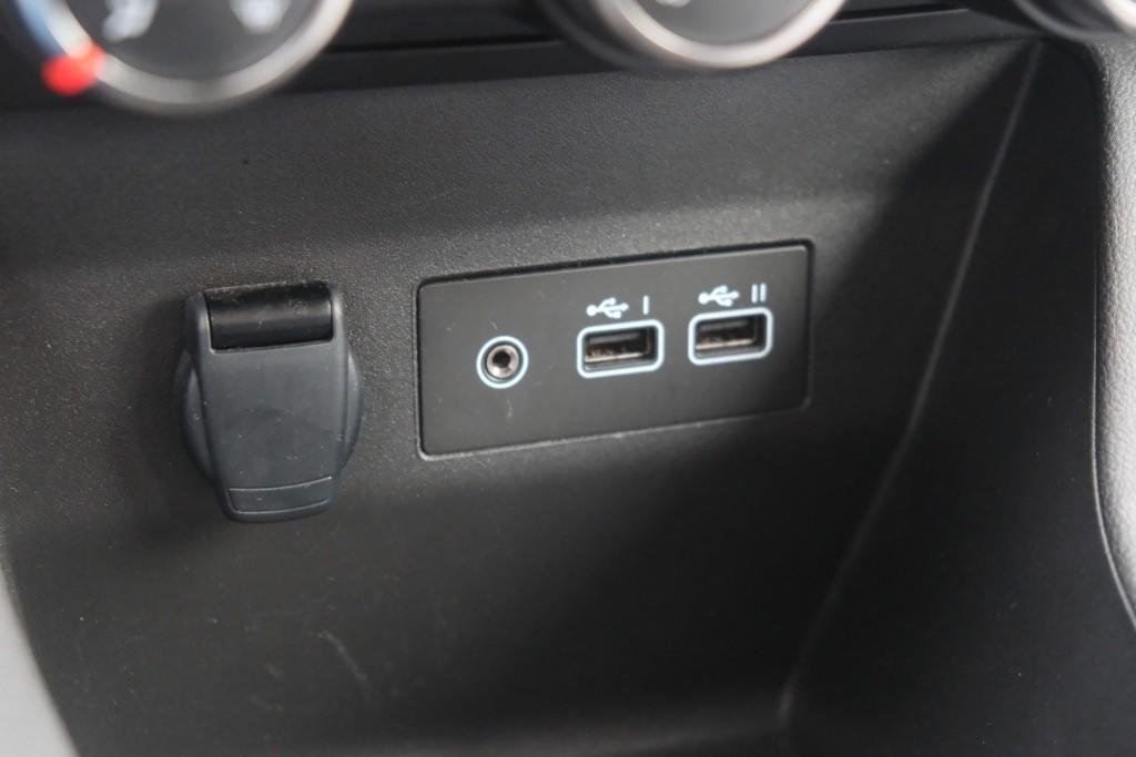 Renault Clio 1.0 TCe 90pk Evolution | App Connect | Airco | Cruise | LED | DAB | PDC afbeelding 24