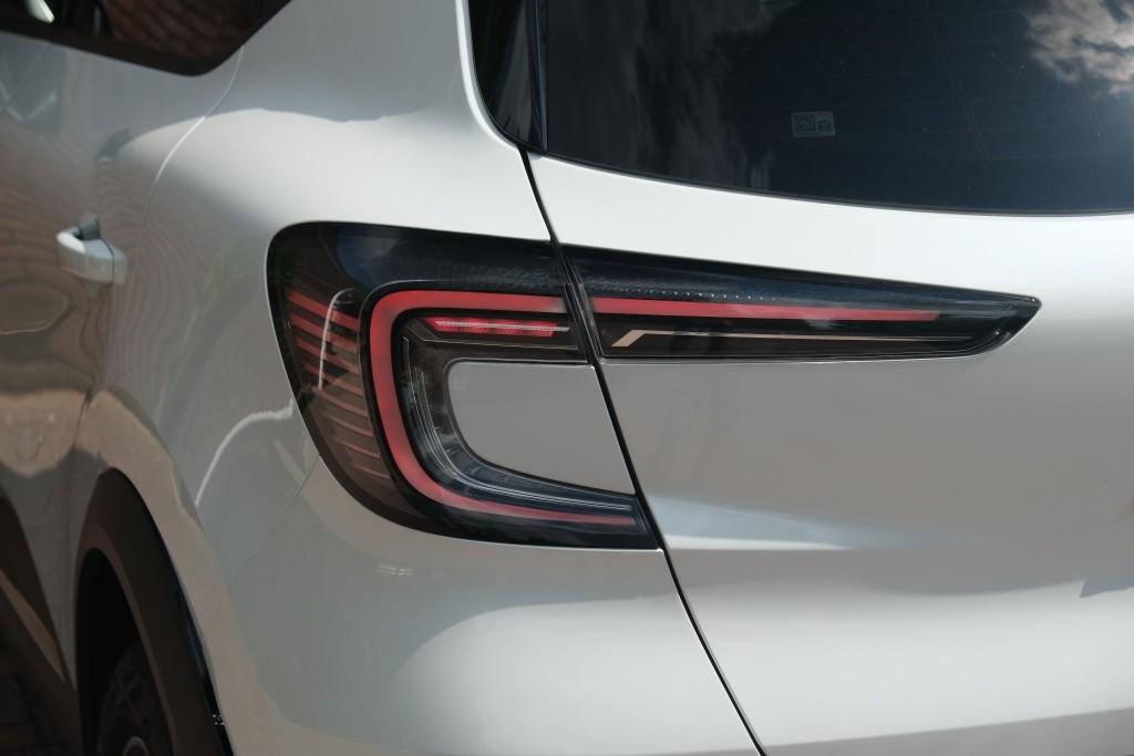 Renault Captur 1.0 TCe 90pk Techno | Navi | Climate | Cruise | Camera | Keyless | PDC afbeelding 28