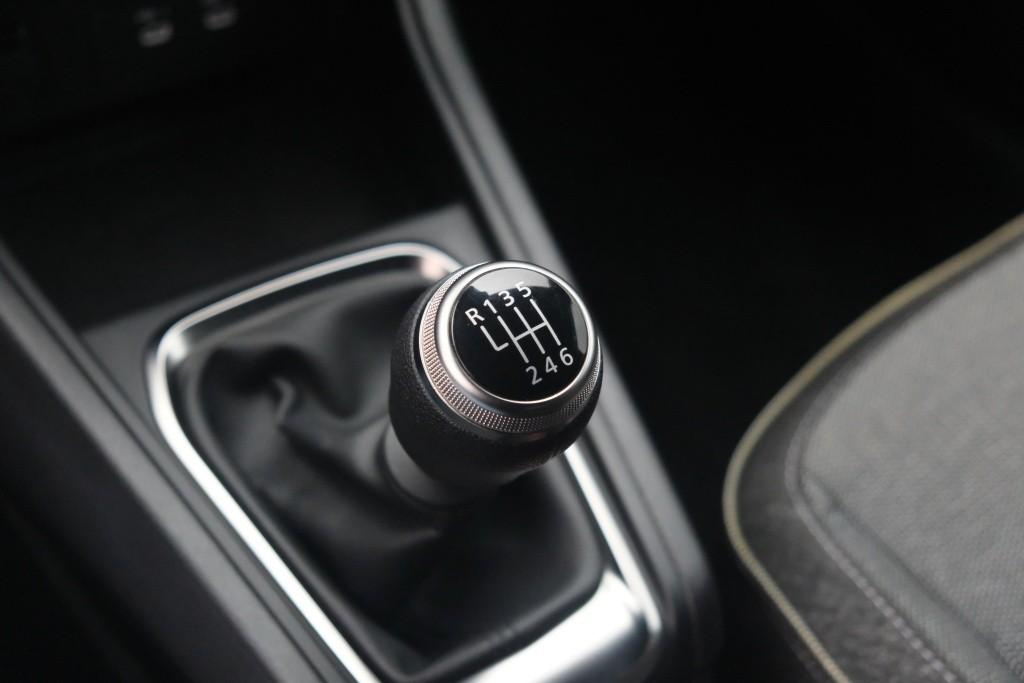 Renault Captur 1.0 TCe 90pk Techno | Navi | Climate | Cruise | Camera | Keyless | PDC afbeelding 23