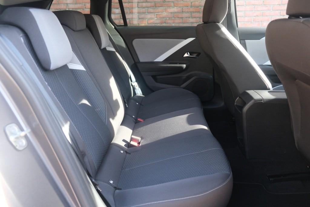 Opel Astra 1.2 Turbo 110pk Sports Tourer Level 2 | Navi | App Connect | Climate | Cruise | LED | PDC | Trekhaak afbeelding 3