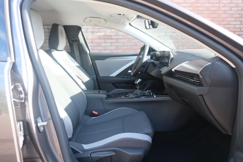 Opel Astra 1.2 Turbo 110pk Sports Tourer Level 2 | Navi | App Connect | Climate | Cruise | LED | PDC | Trekhaak afbeelding 4
