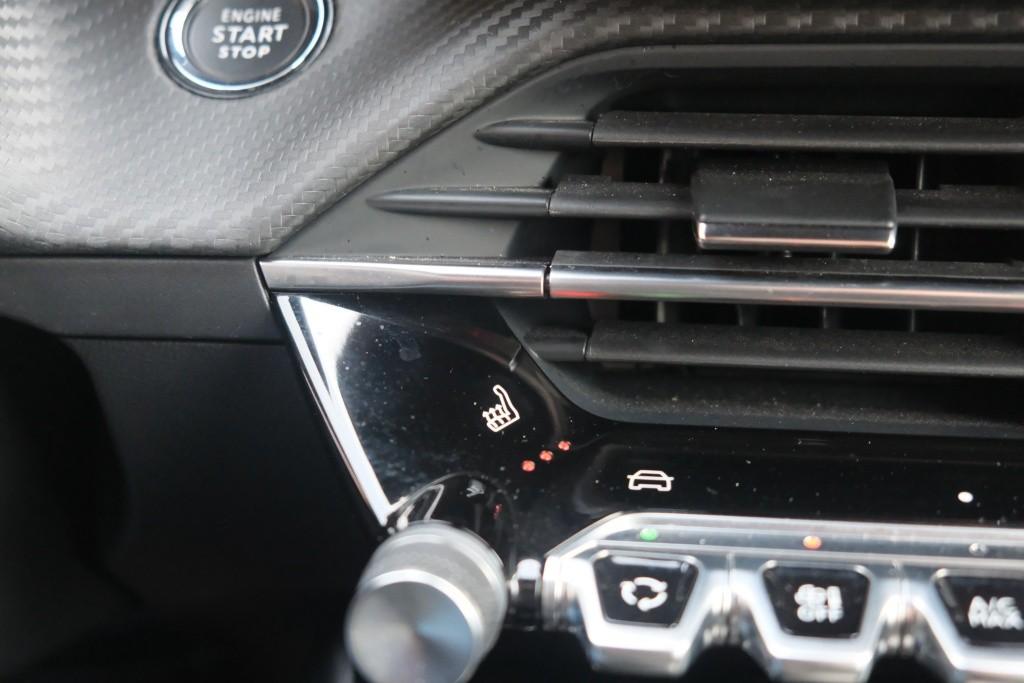 Peugeot 2008 1.2 PureTech 130pk EAT8 GT | Navi | App Connect | Adaptive Cruise | Keyless | Alcantara | Camera | PDC afbeelding 20