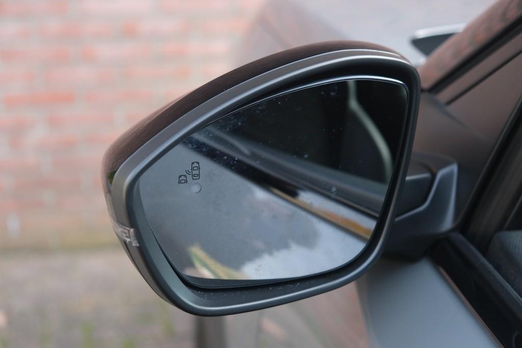 Peugeot 2008 1.2 PureTech 130pk EAT8 GT | Navi | App Connect | Adaptive Cruise | Keyless | Alcantara | Camera | PDC afbeelding 24