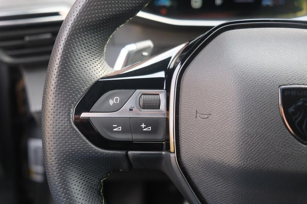 Peugeot 2008 1.2 PureTech 130pk EAT8 GT | Navi | App Connect | Adaptive Cruise | Keyless | Alcantara | Camera | PDC afbeelding 27