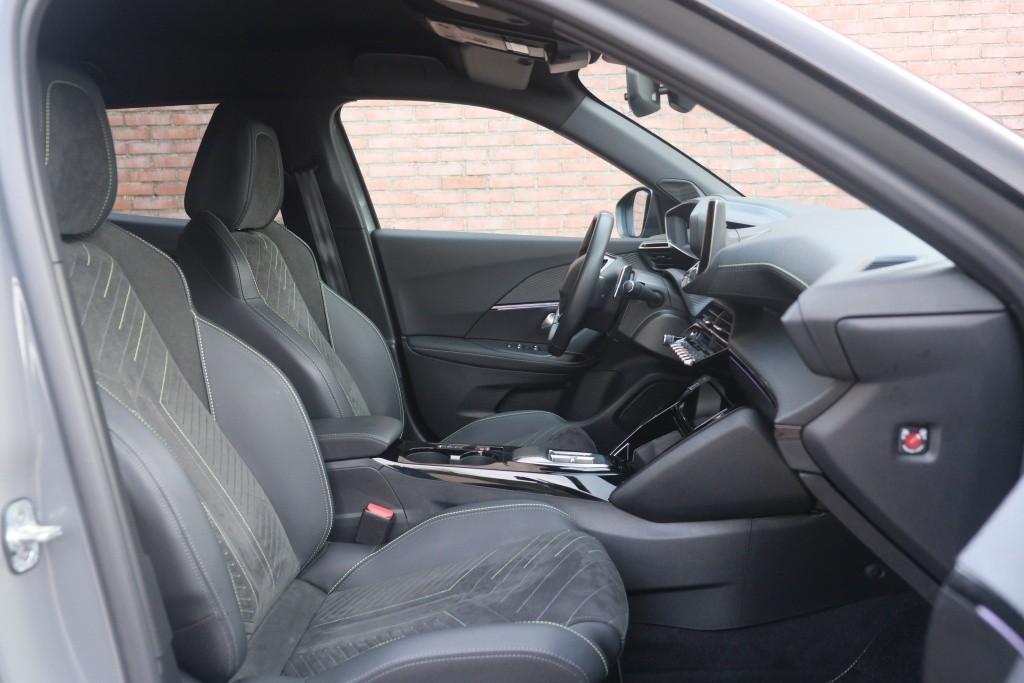 Peugeot 2008 1.2 PureTech 130pk EAT8 GT | Navi | App Connect | Adaptive Cruise | Keyless | Alcantara | Camera | PDC afbeelding 3