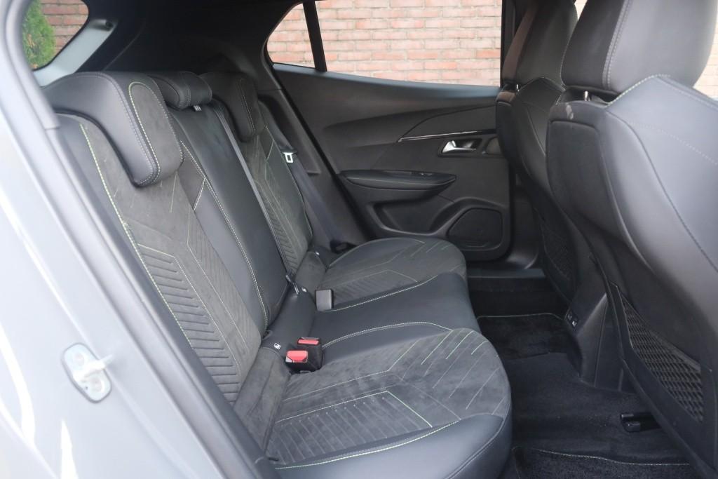 Peugeot 2008 1.2 PureTech 130pk EAT8 GT | Navi | App Connect | Adaptive Cruise | Keyless | Alcantara | Camera | PDC afbeelding 5