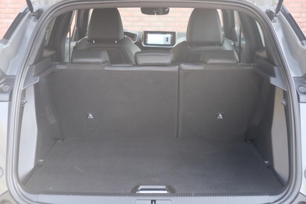 Peugeot 2008 1.2 PureTech 130pk EAT8 GT | Navi | App Connect | Adaptive Cruise | Keyless | Alcantara | Camera | PDC afbeelding 35