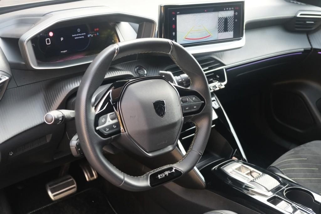 Peugeot 2008 1.2 PureTech 130pk EAT8 GT Pack | Navi | App Connect | Adaptive Cruise | Keyless | Alcantara | Camera | PDC afbeelding 7