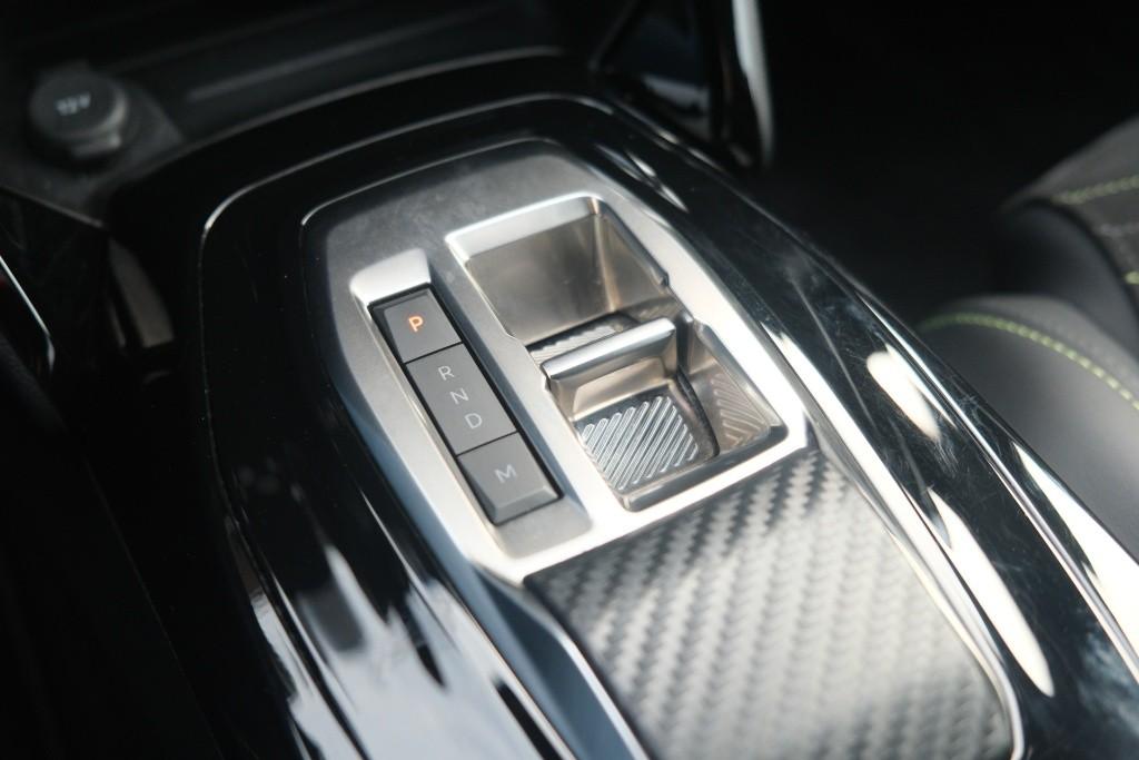 Peugeot 2008 1.2 PureTech 130pk EAT8 GT Pack | Navi | App Connect | Adaptive Cruise | Keyless | Alcantara | Camera | PDC afbeelding 21