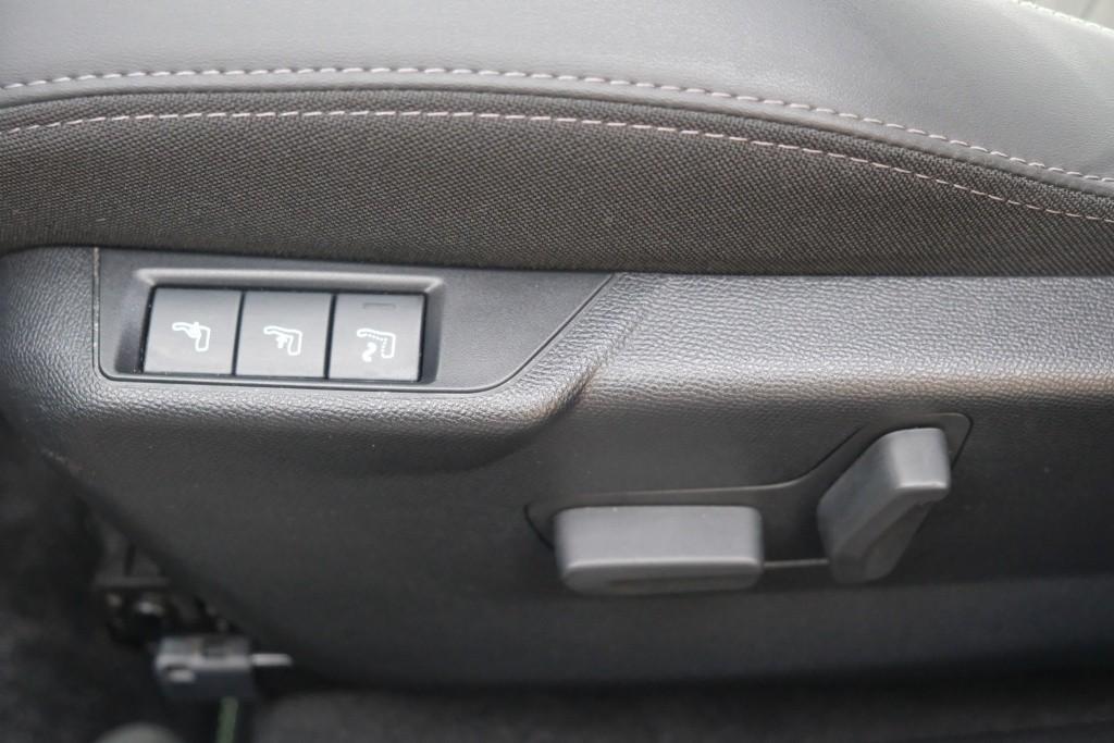 Peugeot 2008 1.2 PureTech 130pk EAT8 GT Pack | Navi | App Connect | Adaptive Cruise | Keyless | Alcantara | Camera | PDC afbeelding 31