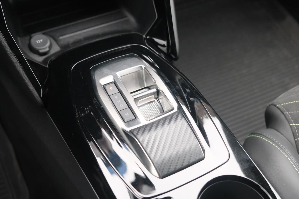 Peugeot 2008 1.2 PureTech 130pk EAT8 GT | Navi | App Connect | Adaptive Cruise | Keyless | Alcantara | Camera | PDC afbeelding 18