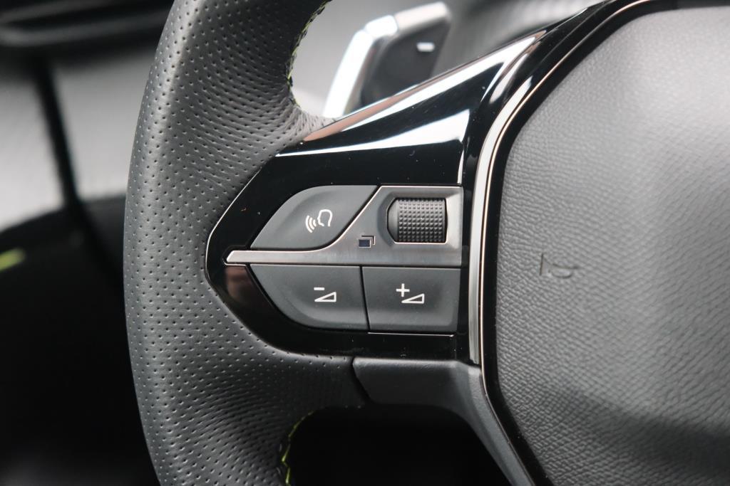 Peugeot 2008 1.2 PureTech 130pk EAT8 GT | Navi | App Connect | Adaptive Cruise | Keyless | Alcantara | Camera | PDC afbeelding 24