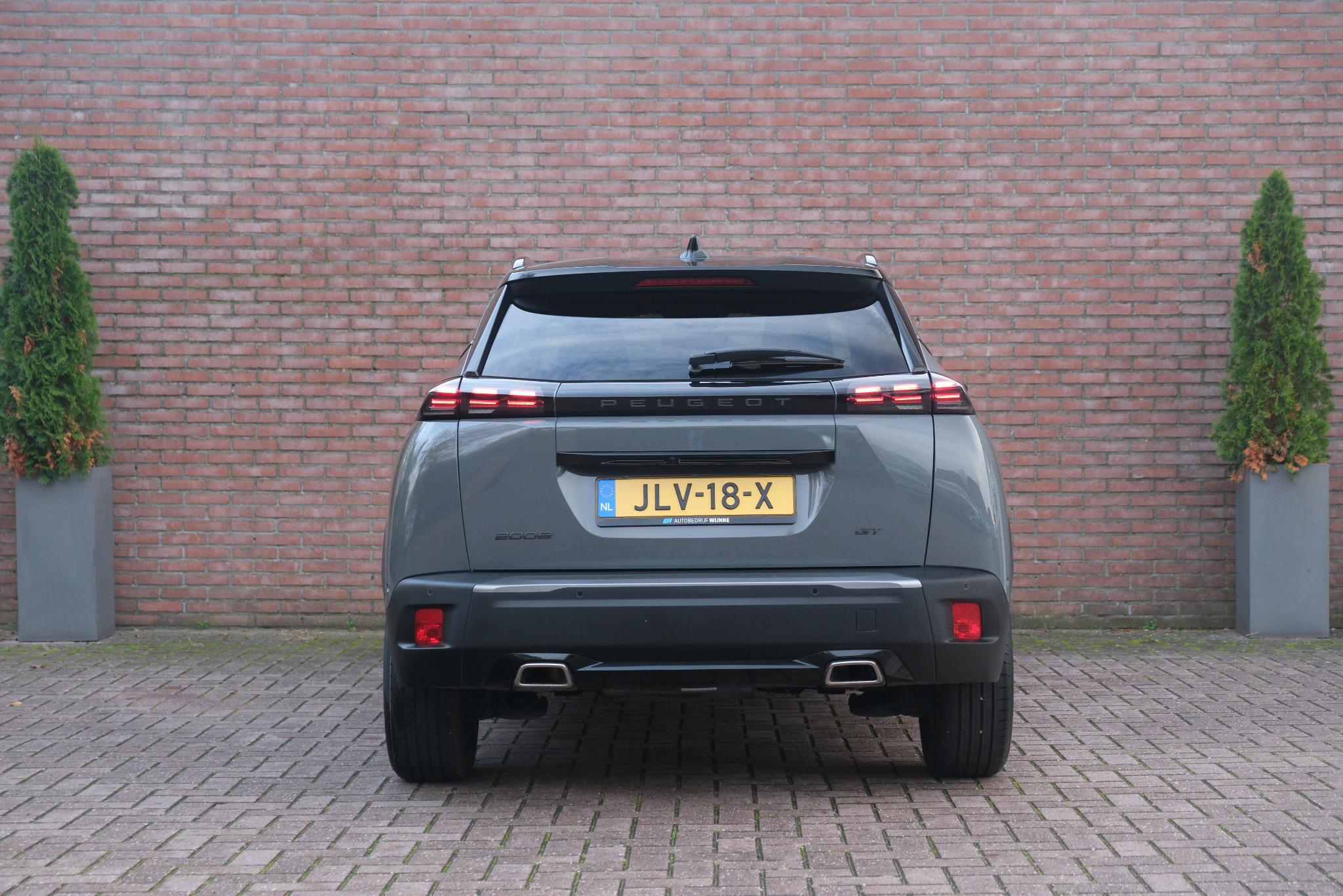 Peugeot 2008 1.2 PureTech 130pk EAT8 GT Pack | Navi | App Connect | Adaptive Cruise | Keyless | Alcantara | Camera | PDC afbeelding 32