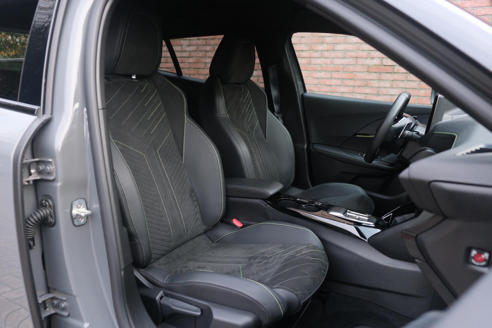 Peugeot 2008 1.2 PureTech 130pk EAT8 GT Pack | Navi | App Connect | Adaptive Cruise | Keyless | Alcantara | Camera | PDC afbeelding 6