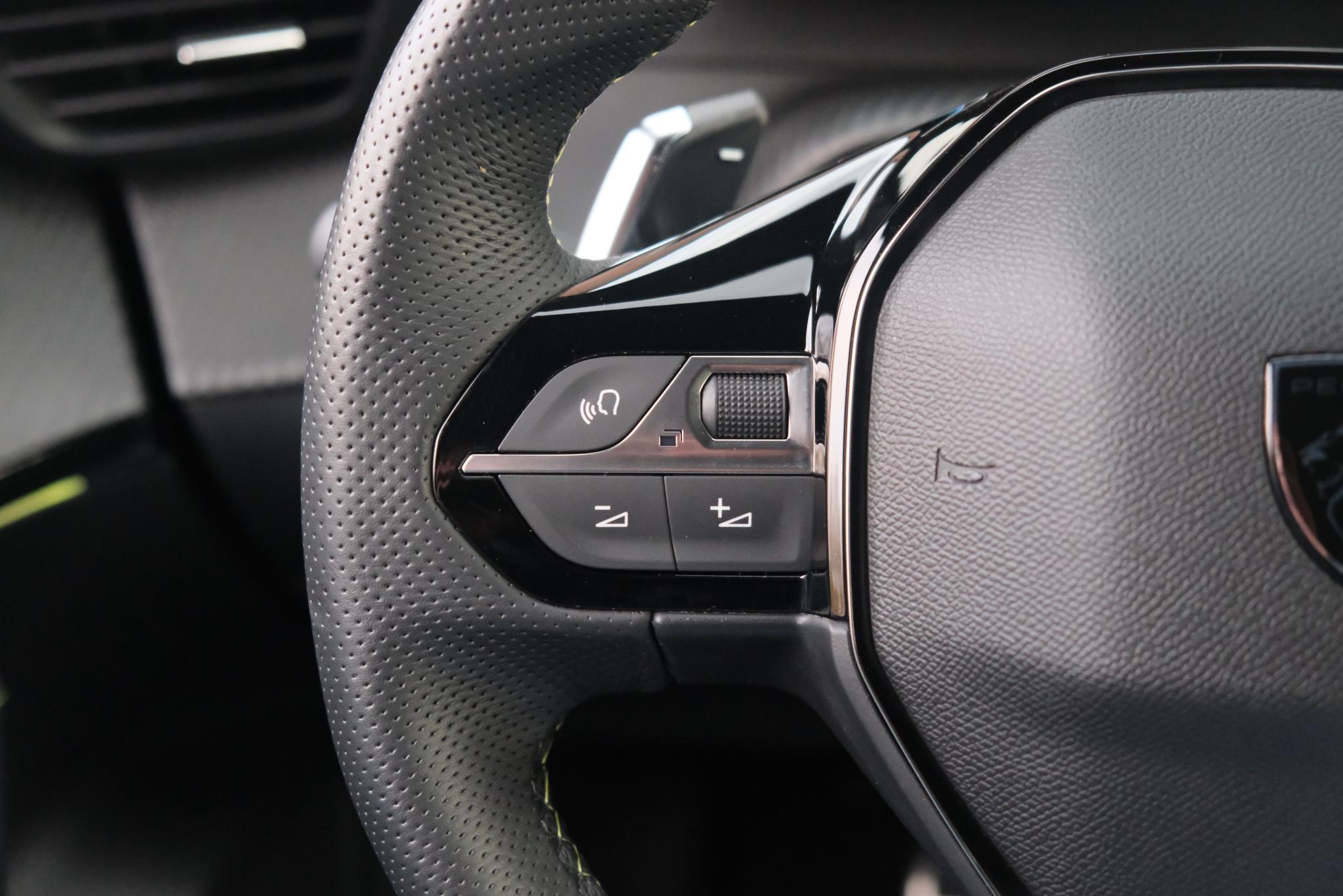 Peugeot 2008 1.2 PureTech 130pk EAT8 GT Pack | Navi | App Connect | Adaptive Cruise | Keyless | Alcantara | Camera | PDC afbeelding 8