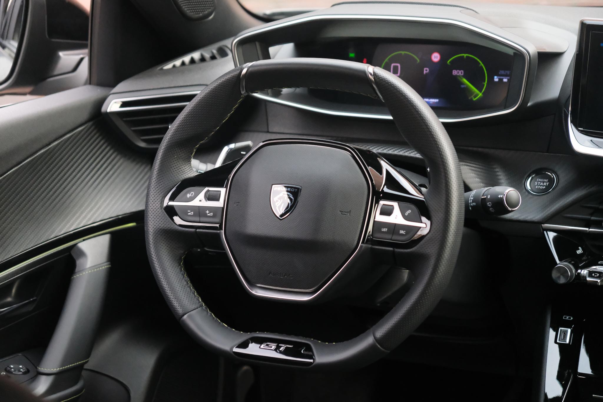 Peugeot 2008 1.2 PureTech 130pk EAT8 GT Pack | Navi | App Connect | Adaptive Cruise | Keyless | Alcantara | Camera | PDC afbeelding 11