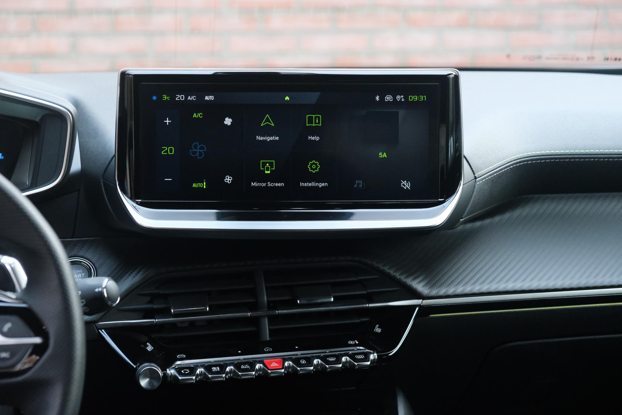 Peugeot 2008 1.2 PureTech 130pk EAT8 GT Pack | Navi | App Connect | Adaptive Cruise | Keyless | Alcantara | Camera | PDC afbeelding 14