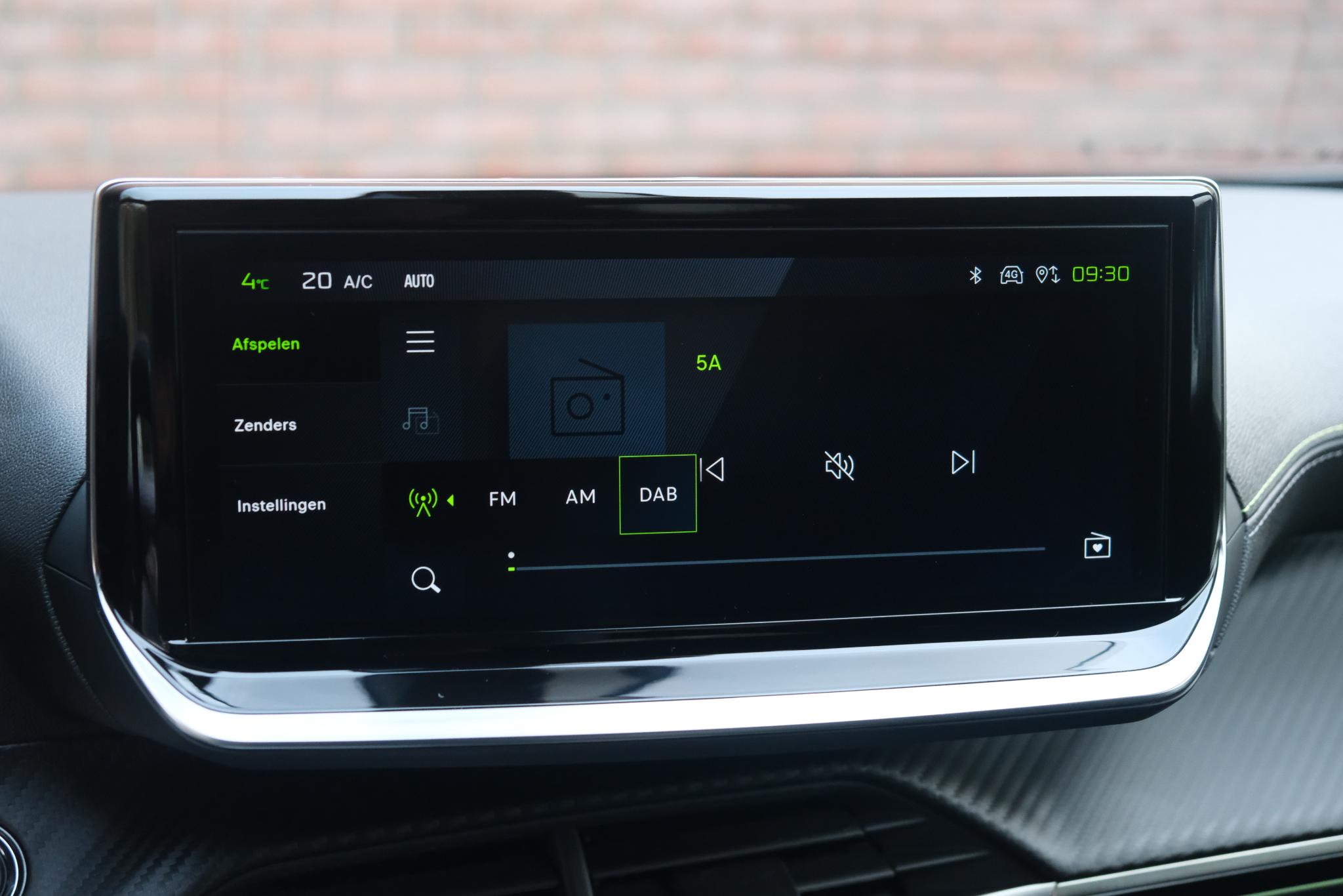 Peugeot 2008 1.2 PureTech 130pk EAT8 GT Pack | Navi | App Connect | Adaptive Cruise | Keyless | Alcantara | Camera | PDC afbeelding 18