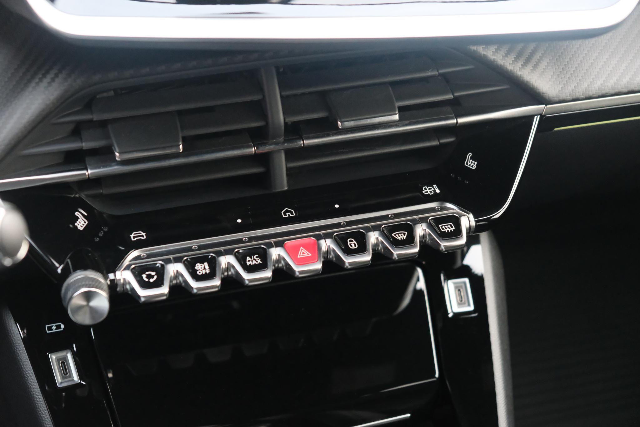 Peugeot 2008 1.2 PureTech 130pk EAT8 GT Pack | Navi | App Connect | Adaptive Cruise | Keyless | Alcantara | Camera | PDC afbeelding 21