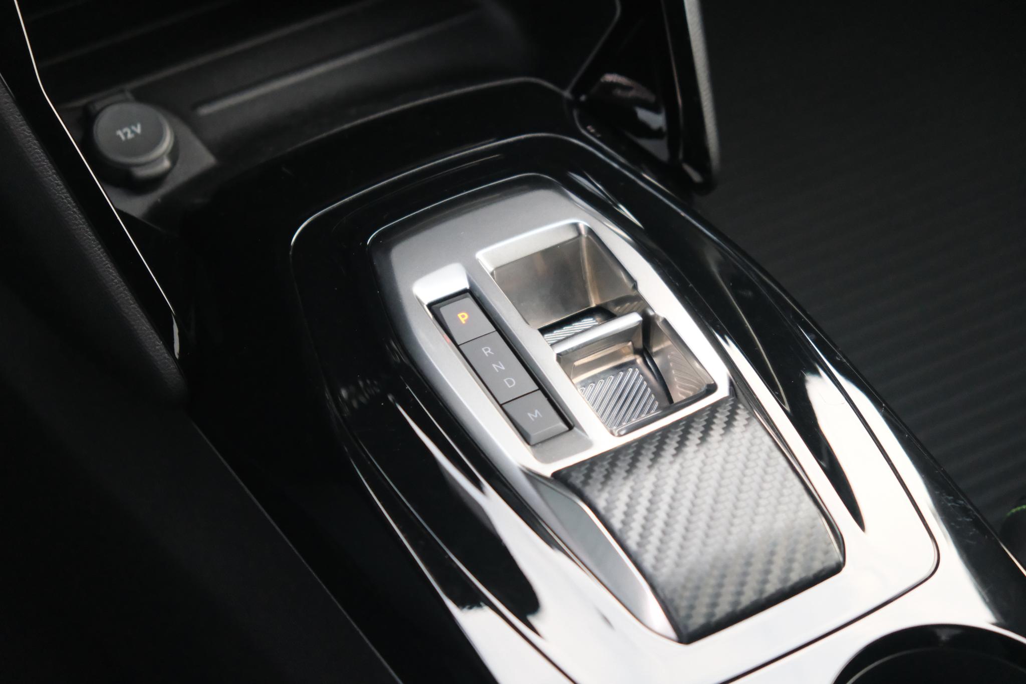 Peugeot 2008 1.2 PureTech 130pk EAT8 GT Pack | Navi | App Connect | Adaptive Cruise | Keyless | Alcantara | Camera | PDC afbeelding 23