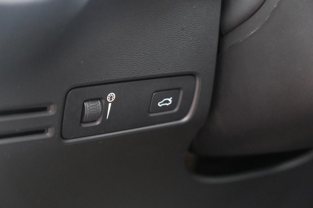 Volvo XC40 Recharge P8 408pk AWD R-Design | SOH 93% | Navi | Adaptive Cruise | Panoramadak | Elektrische Achterklep | Keyless | Stoelverwarming | Trekhaak afbeelding 26