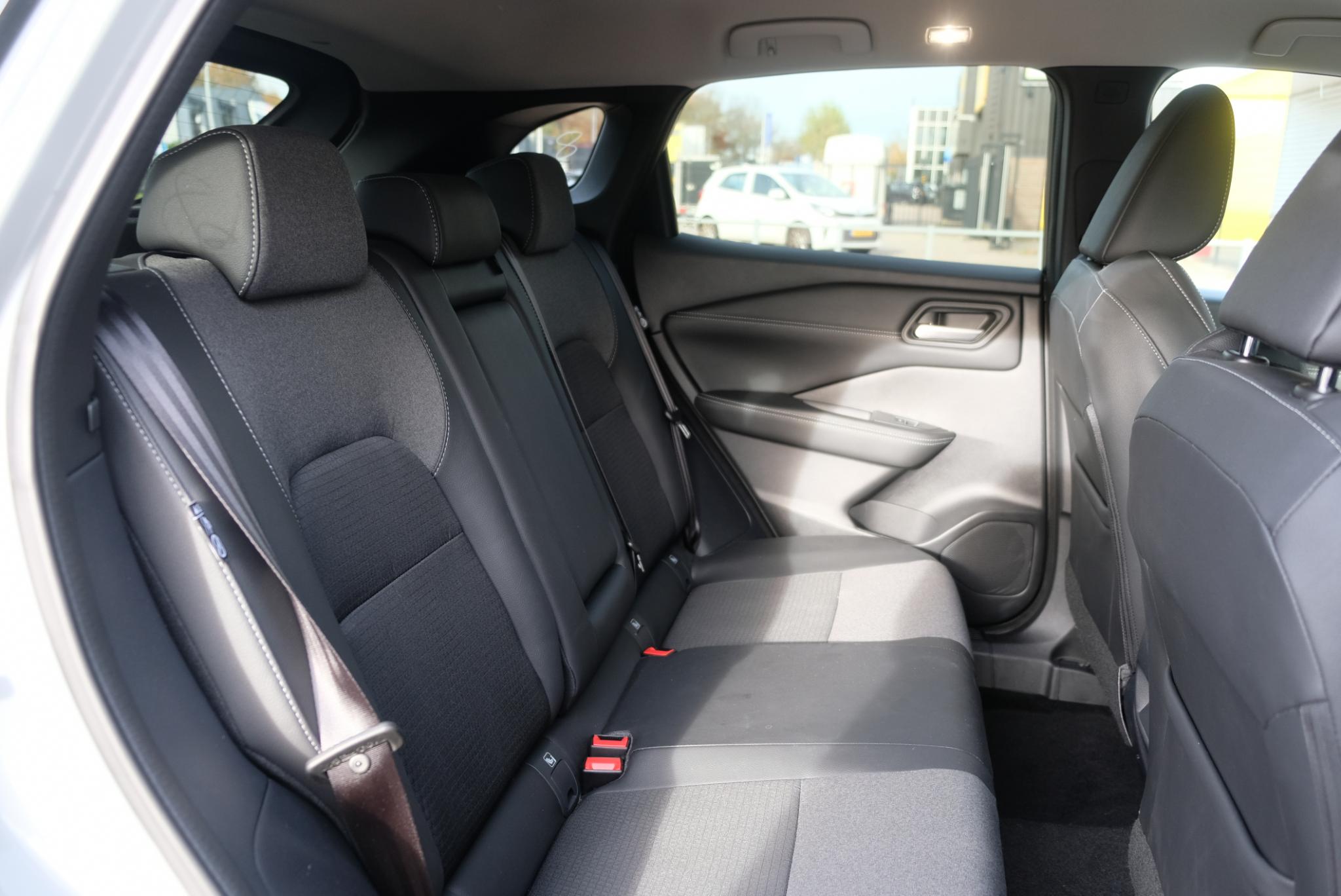 Nissan QASHQAI 1.3 MHEV 158pk Xtronic N-Connecta | Navi | App Connect | Adaptive Cruise | Keyless | 360° Camera | Elektrische Achterklep | Cold Pack afbeelding 10