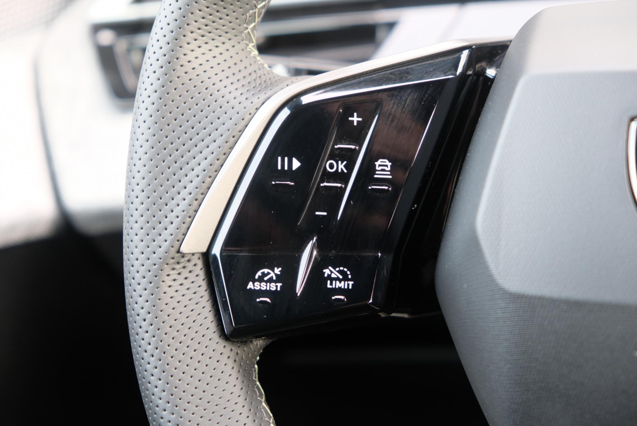 Peugeot 3008 1.2 Hybrid 145pk e-DCS6 GT | Panoramic Navigation | App Connect | Adaptive Cruise | Camera | Elektrische Achterklep | Winter Pakket afbeelding 17