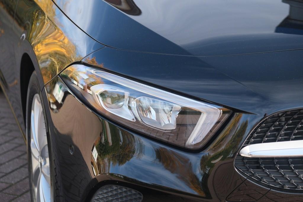 Mercedes-Benz A-Klasse 180 136pk Business Solution | Widescreen | Climate | Cruise | Camera | Stoelverwarming | PDC afbeelding 2