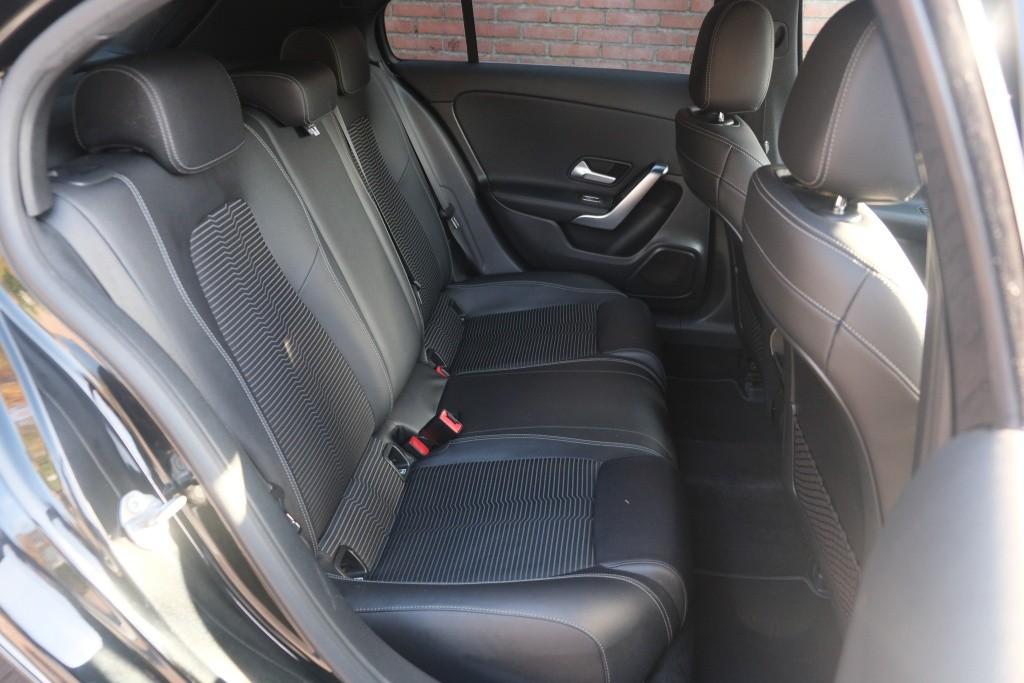 Mercedes-Benz A-Klasse 180 136pk Business Solution | Widescreen | Climate | Cruise | Camera | Stoelverwarming | PDC afbeelding 3