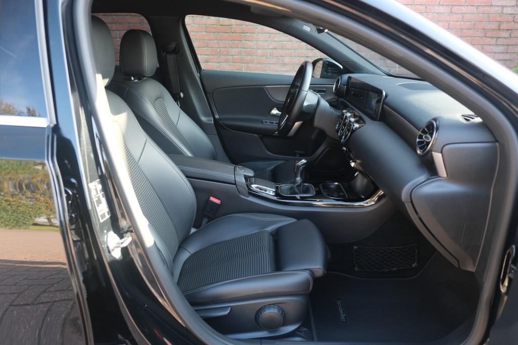 Mercedes-Benz A-Klasse 180 136pk Business Solution | Widescreen | Climate | Cruise | Camera | Stoelverwarming | PDC afbeelding 4