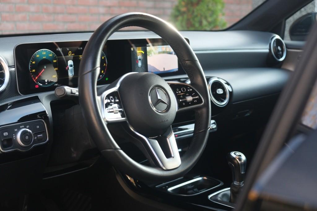 Mercedes-Benz A-Klasse 180 136pk Business Solution | Widescreen | Climate | Cruise | Camera | Stoelverwarming | PDC afbeelding 8