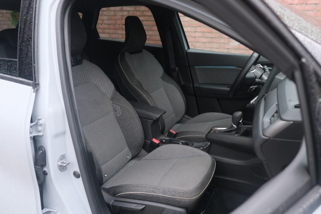 Renault Captur 1.6 E-Tech full hybrid 145pk EDC techno | Navi | App Connect | Climate | Camera | PDC | Winter Pakket afbeelding 6