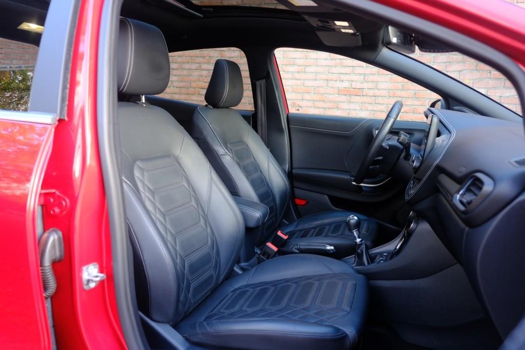 Ford Puma 1.0 EcoBoost Hybrid 155pk ST-Line X Vignale | Navi | App Connect | Climate | Adaptive Cruise | Panoramakdak | Keyless | B&O Audio | Camera | Winter Pakket afbeelding 9