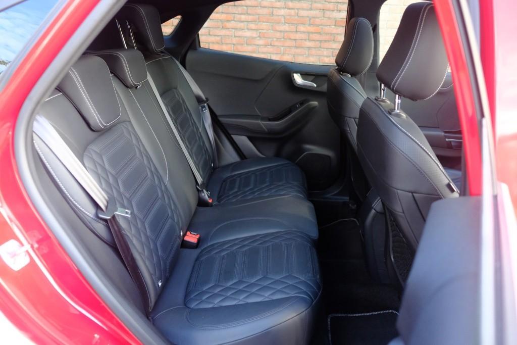 Ford Puma 1.0 EcoBoost Hybrid 155pk ST-Line X Vignale | Navi | App Connect | Climate | Adaptive Cruise | Panoramakdak | Keyless | B&O Audio | Camera | Winter Pakket afbeelding 10