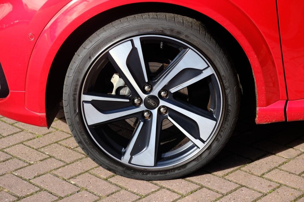 Ford Puma 1.0 EcoBoost Hybrid 155pk ST-Line X Vignale | Navi | App Connect | Climate | Adaptive Cruise | Panoramakdak | Keyless | B&O Audio | Camera | Winter Pakket afbeelding 34