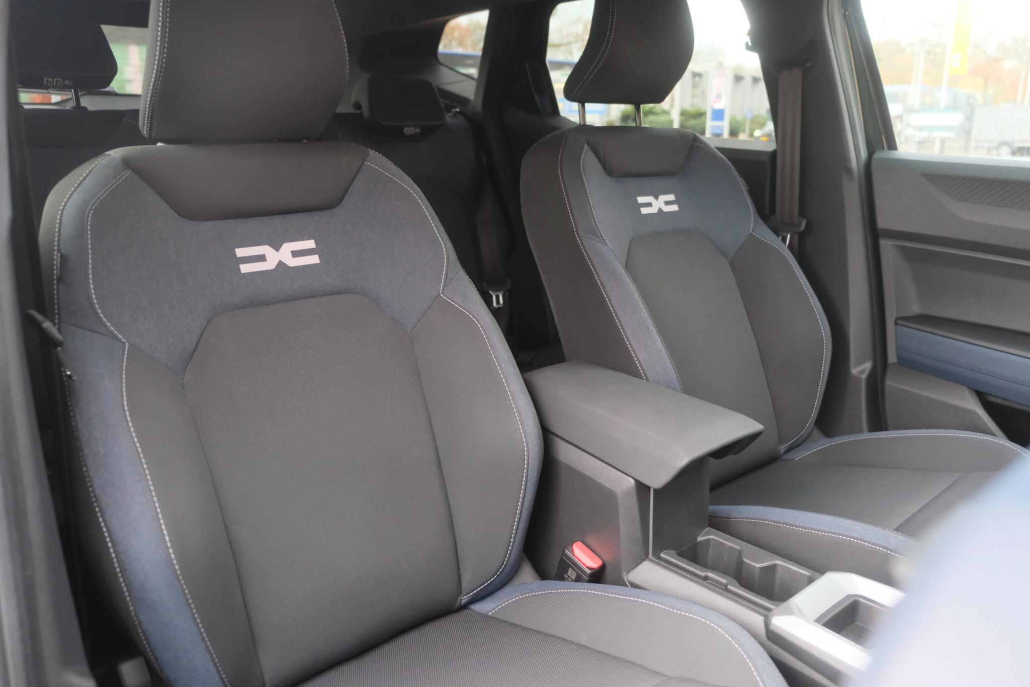 Dacia Duster 1.2 TCe 130pk mild hybrid Journey | App Connect | Climate | Cruise | Keyless | Camera | PDC afbeelding 9