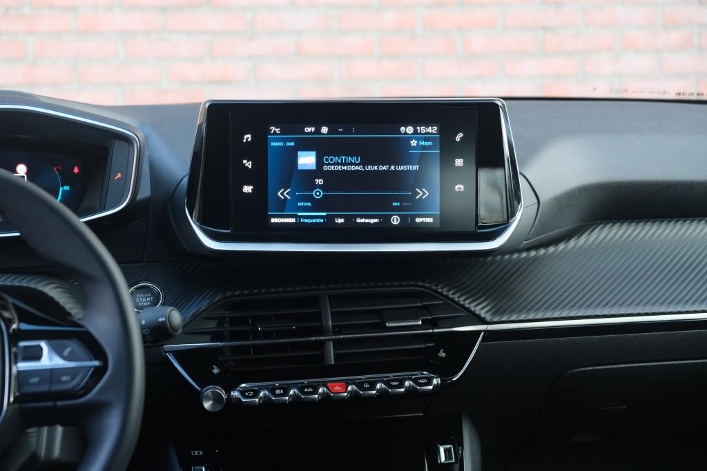 Peugeot 208 1.2 PureTech 100pk Allure Pack | App Connect | Climate | Adaptive Cruise | Keyless | Camera | PDC afbeelding 15