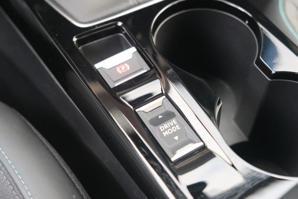 Peugeot 208 1.2 PureTech 100pk Allure Pack | App Connect | Climate | Adaptive Cruise | Keyless | Camera | PDC afbeelding 23