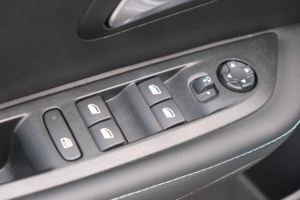 Peugeot 208 1.2 PureTech 100pk Allure Pack | App Connect | Climate | Adaptive Cruise | Keyless | Camera | PDC afbeelding 24