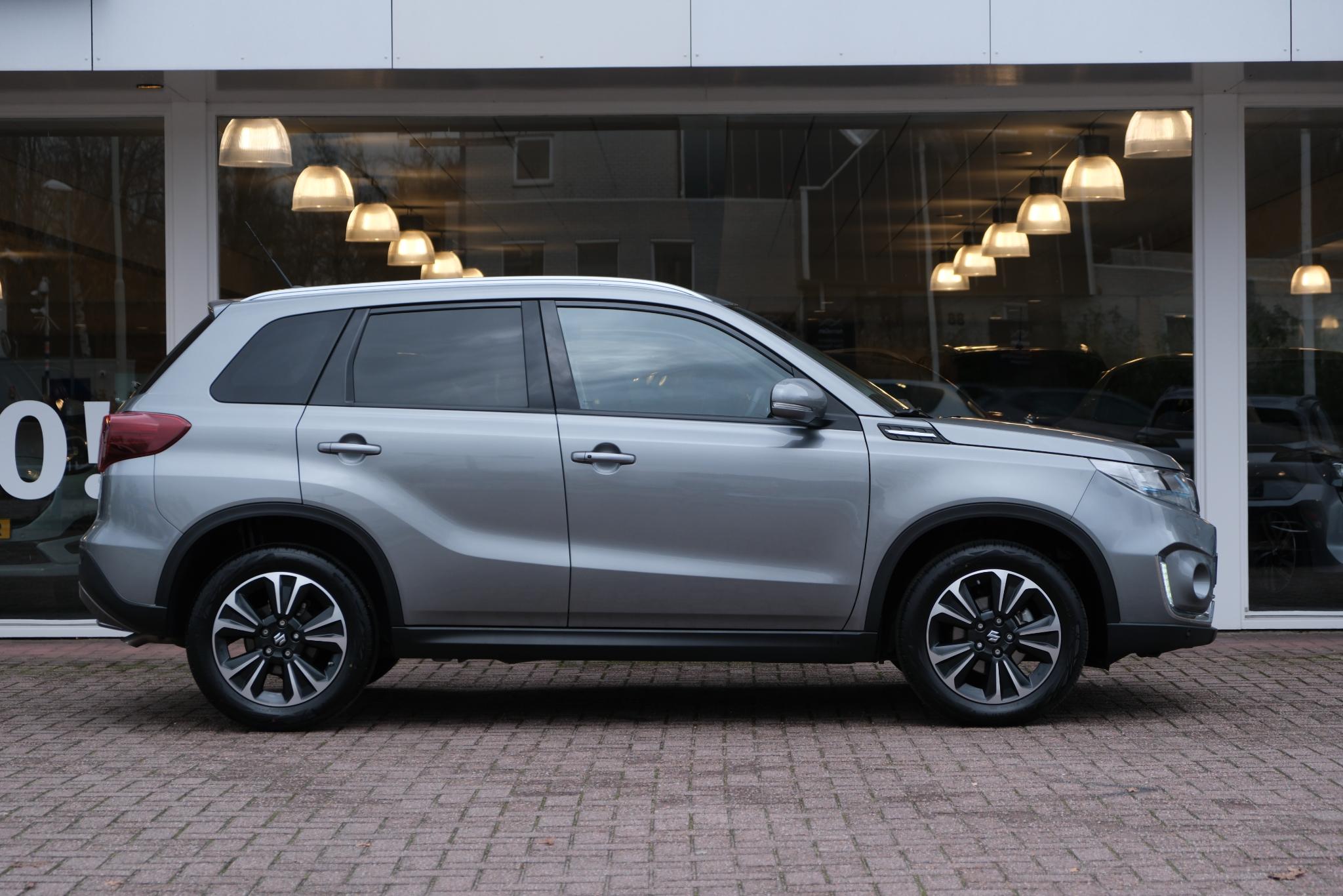 Suzuki Vitara 1.4 Boosterjet 130pk Style Smart Hybrid | Navi | App Connect | Climate | Adaptive Cruise | Panoramadak | Camera | Keyless | Blind Spot afbeelding 4