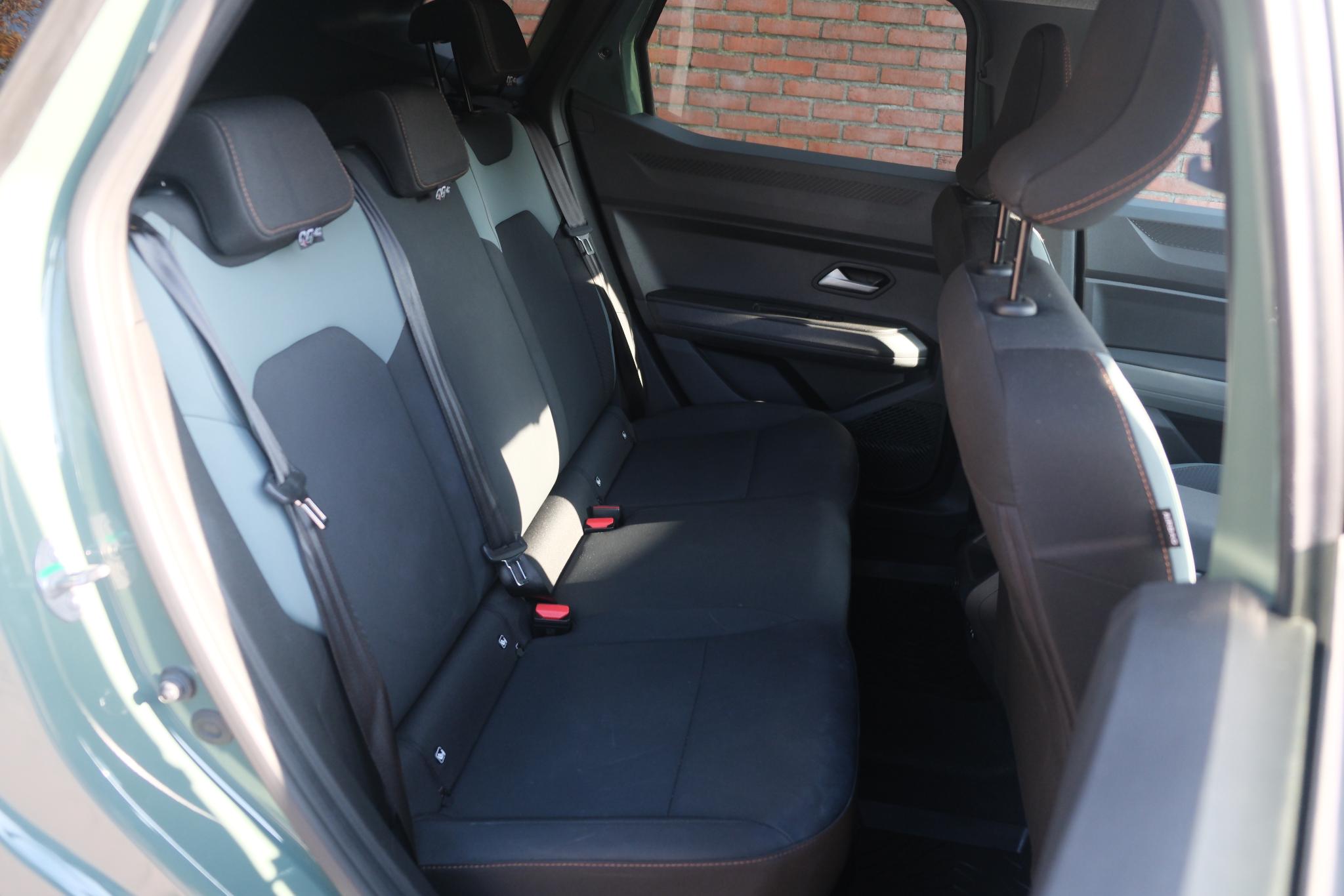 Dacia Duster 1.2 TCe 130pk mild hybrid Extreme | App Connect | Climate | Cruise | Keyless | Camera | PDC afbeelding 3