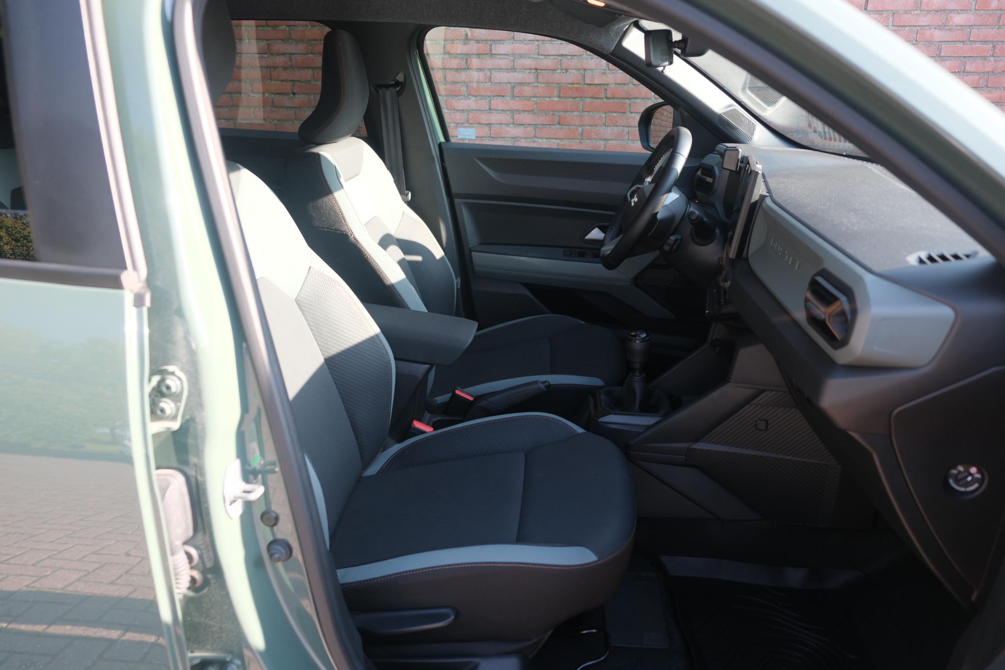 Dacia Duster 1.2 TCe 130pk mild hybrid Extreme | App Connect | Climate | Cruise | Keyless | Camera | PDC afbeelding 4