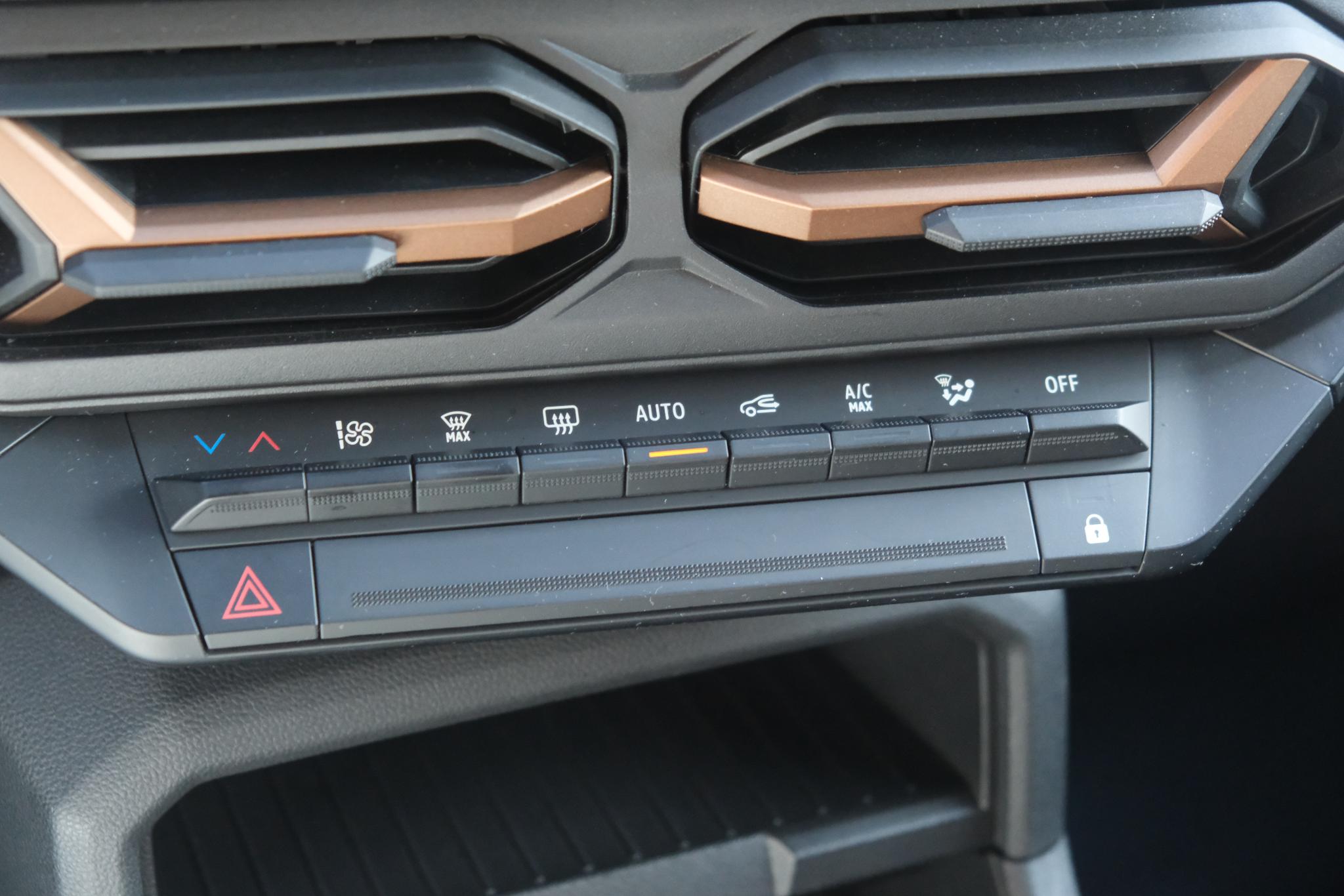 Dacia Duster 1.2 TCe 130pk mild hybrid Extreme | App Connect | Climate | Cruise | Keyless | Camera | PDC afbeelding 18